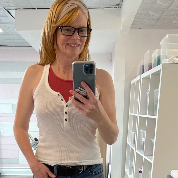 Meet your Posher, Luanne - Picture 2 of 3